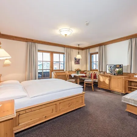 Otel Eggerwirt Kitzbuehel, & Restaurant 3*