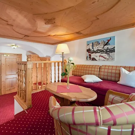 Eggerwirt Kitzbuehel, & Restaurant מלון 3*