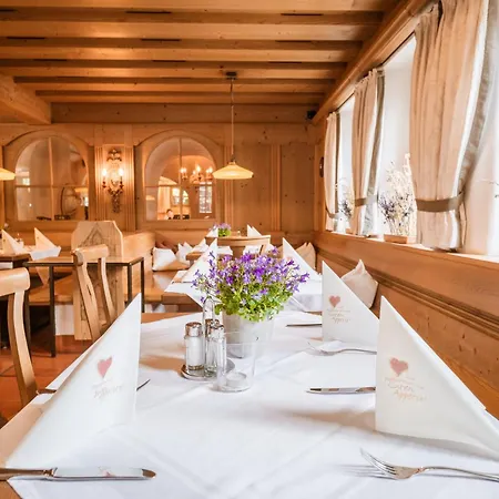 Eggerwirt Kitzbuehel, & Restaurant Otel Kitzbühel