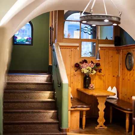 Eggerwirt Kitzbuehel, & Restaurant מלון קיצביהל