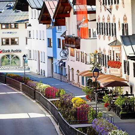 Eggerwirt Kitzbuehel, & Restaurant מלון