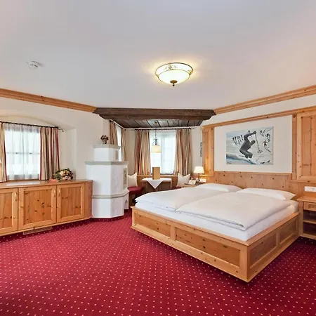 Eggerwirt Kitzbuehel, & Restaurant 호텔 3*