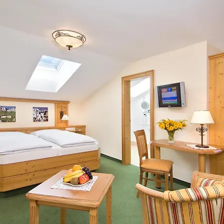 Hotel Eggerwirt Kitzbuehel, & Restaurant 3*