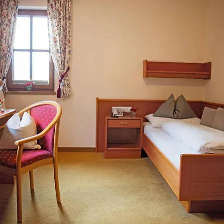 Eggerwirt Kitzbuehel, & Restaurant - Lifts Included In June Sep And Oct Gratis Bergbahnbenuetzung 3*