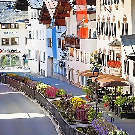 Eggerwirt Kitzbuehel, & Restaurant מלון קיצביהל