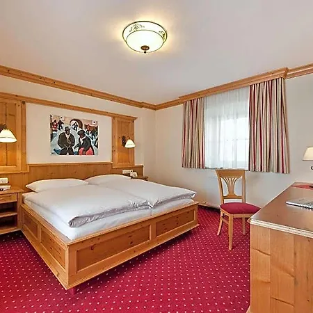 Eggerwirt Kitzbuehel, & Restaurant מלון 3*