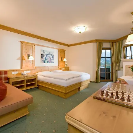 Eggerwirt Kitzbuehel, & Restaurant Otel