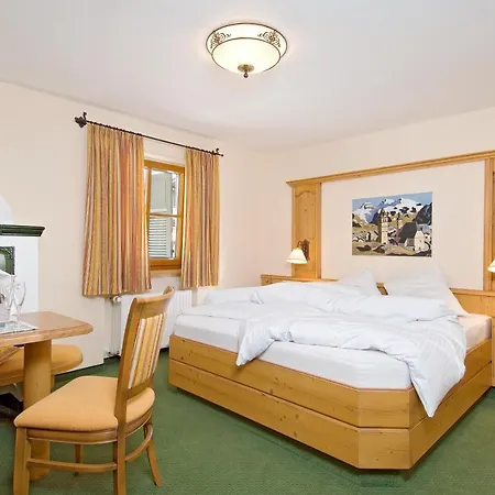 Eggerwirt Kitzbuehel, & Restaurant Otel