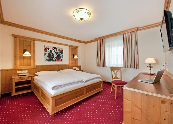 Eggerwirt Kitzbuehel, & Restaurant Otel