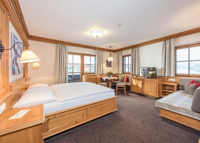 Eggerwirt Kitzbuehel, & Restaurant - Lifts Included In June Sep And Oct Gratis Bergbahnbenuetzung 호텔 키츠부헬