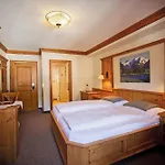 Eggerwirt Kitzbuehel, & Restaurant Hotel 3*